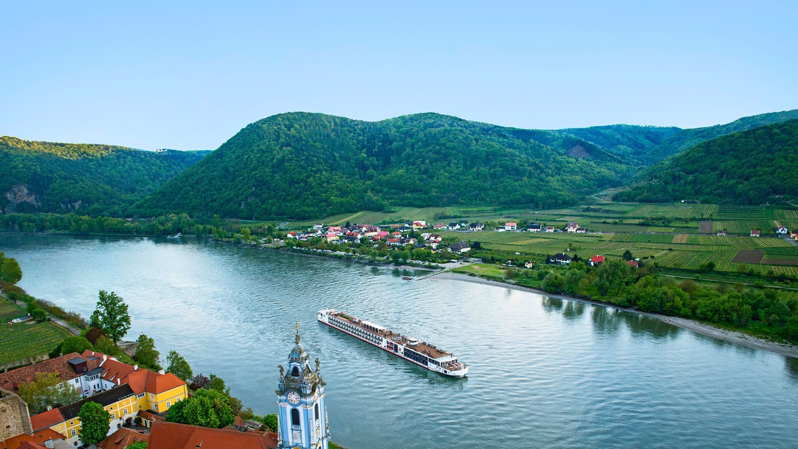 D&uuml;rnstein on the Danube  -  scenic river valley cruising